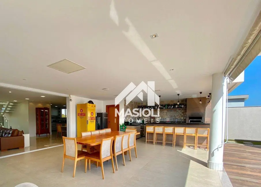 Casa de Condomínio com 4 quartos à venda e para alugar, 725m2 em Interlagos, Vila Velha - ES - imagem 4 Foto 4 de Casa de Condomínio com 4 quartos à venda e para alugar, 725m2 em Interlagos, Vila Velha - ES