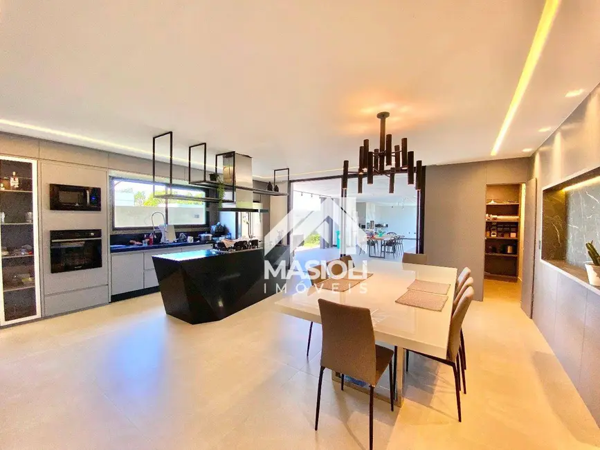 Casa de Condomínio com 5 quartos à venda e para alugar, 560m2 em Interlagos, Vila Velha - ES - imagem 4 Foto 4 de Casa de Condomínio com 5 quartos à venda e para alugar, 560m2 em Interlagos, Vila Velha - ES