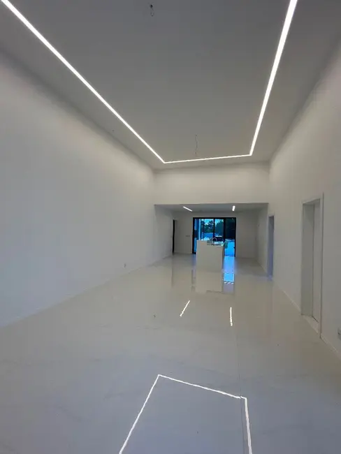 Casa de Condomínio com 3 quartos à venda, 588m2 em Interlagos, Vila Velha - ES - imagem 2 Foto 2 de Casa de Condomínio com 3 quartos à venda, 588m2 em Interlagos, Vila Velha - ES
