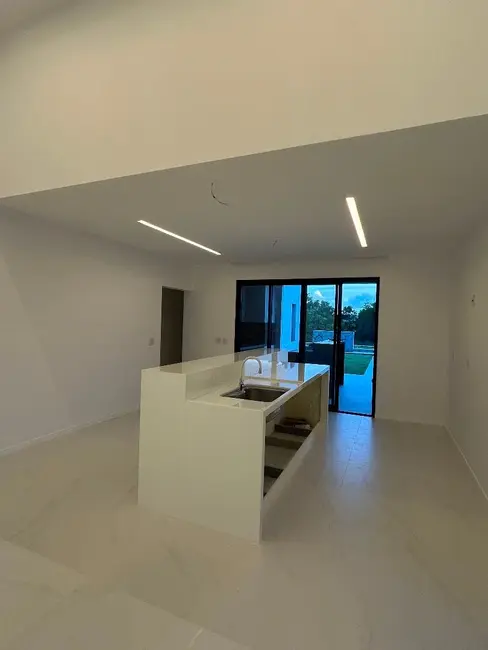 Casa de Condomínio com 3 quartos à venda, 588m2 em Interlagos, Vila Velha - ES - imagem 3 Foto 3 de Casa de Condomínio com 3 quartos à venda, 588m2 em Interlagos, Vila Velha - ES