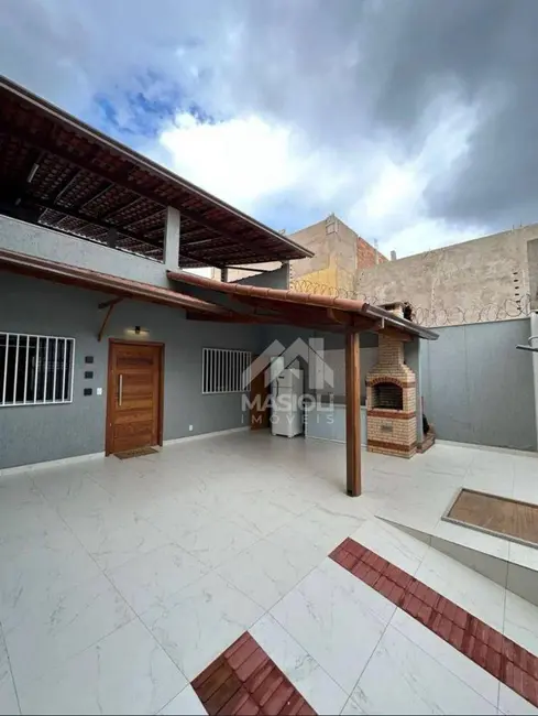Casa com 2 quartos à venda, 150m2 em Nossa Senhora da Penha, Vila Velha - ES - imagem 2 Foto 2 de Casa com 2 quartos à venda, 150m2 em Nossa Senhora da Penha, Vila Velha - ES