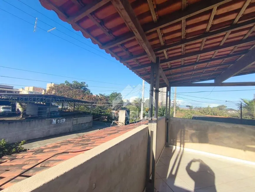 Casa com 4 quartos para alugar, 285m2 em Araçás, Vila Velha - ES - imagem 8 Foto 8 de Casa com 4 quartos para alugar, 285m2 em Araçás, Vila Velha - ES