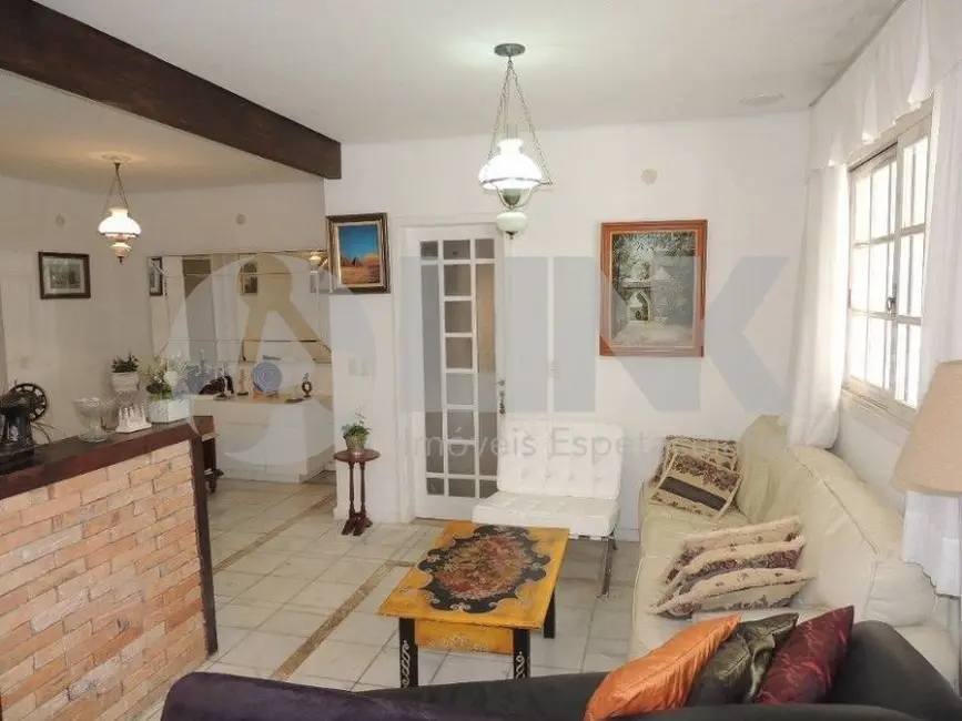 Foto 2 de Casa com 3 quartos à venda, 300m2 em Chácara das Pedras, Porto Alegre - RS