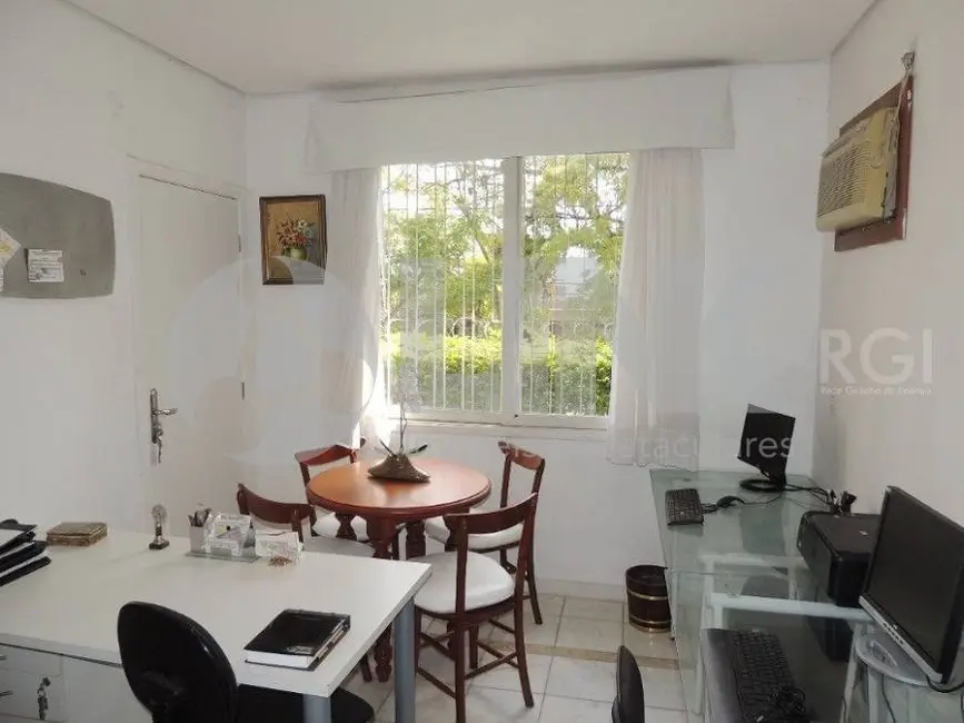 Foto 8 de Casa com 3 quartos à venda, 300m2 em Chácara das Pedras, Porto Alegre - RS