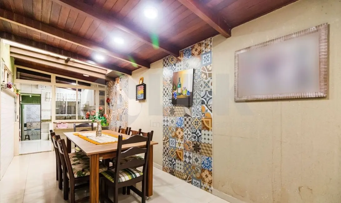 Casa com 3 quartos à venda, 278m2 em Rubem Berta, Porto Alegre - RS - imagem 6 Foto 6 de Casa com 3 quartos à venda, 278m2 em Rubem Berta, Porto Alegre - RS