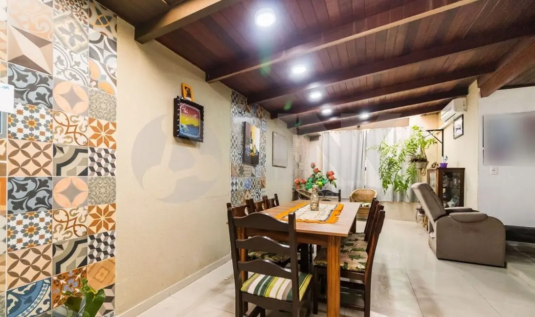 Casa com 3 quartos à venda, 278m2 em Rubem Berta, Porto Alegre - RS - imagem 4 Foto 4 de Casa com 3 quartos à venda, 278m2 em Rubem Berta, Porto Alegre - RS