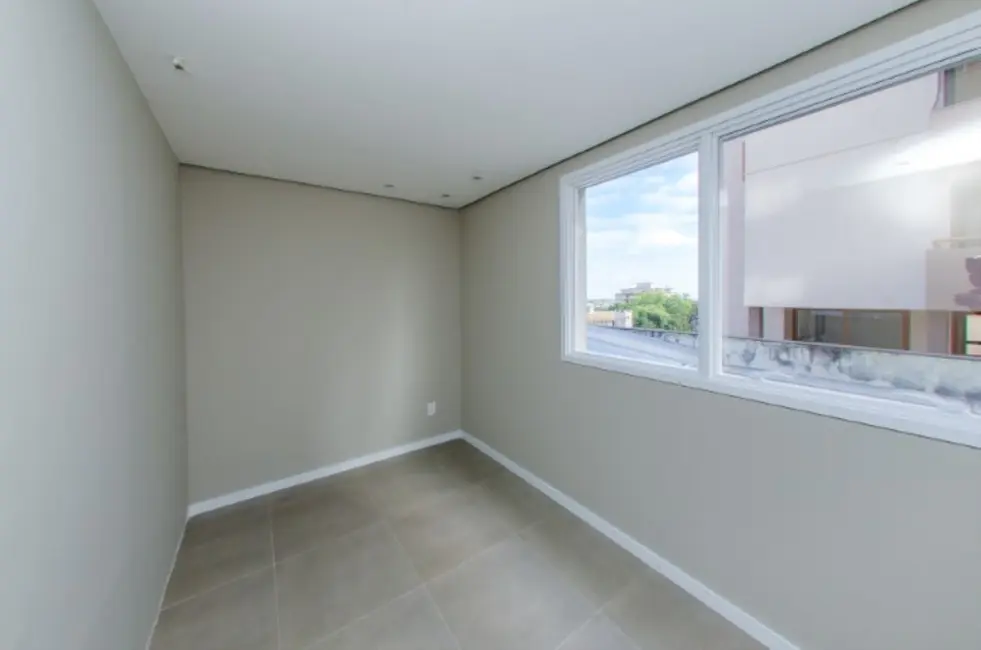 Sala Comercial à venda, 38m2 em São João, Porto Alegre - RS - imagem 5 Foto 5 de Sala Comercial à venda, 38m2 em São João, Porto Alegre - RS