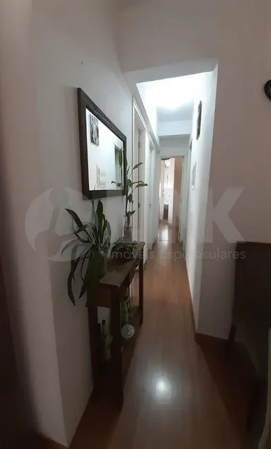 Apartamento com 3 quartos à venda, 66m2 em Santo Antônio, Porto Alegre - RS - imagem 4 Foto 4 de Apartamento com 3 quartos à venda, 66m2 em Santo Antônio, Porto Alegre - RS