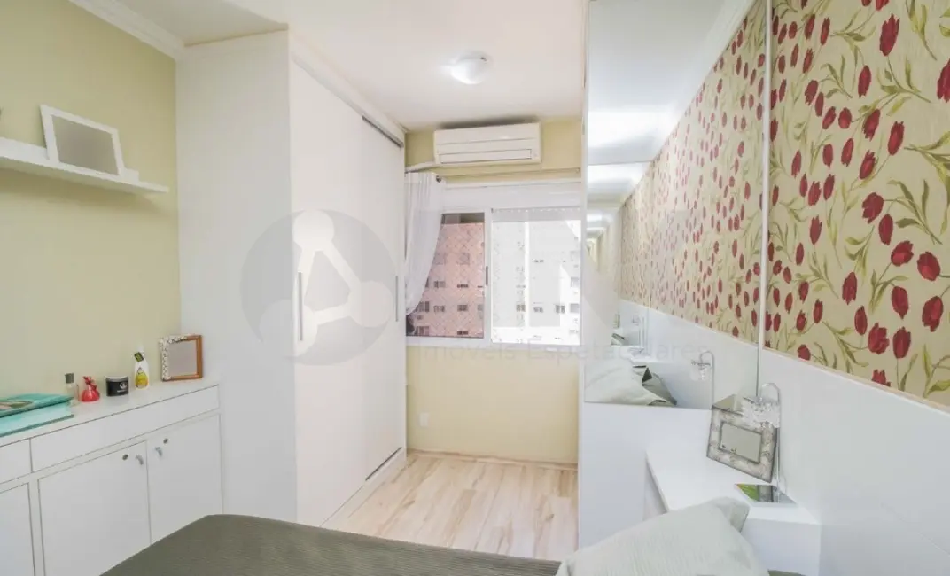 Foto 8 de Apartamento com 3 quartos à venda, 66m2 em Santo Antônio, Porto Alegre - RS