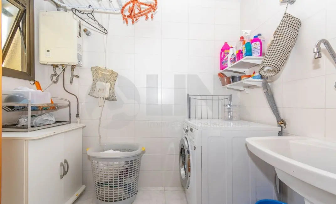 Apartamento com 3 quartos à venda, 87m2 em Passo da Areia, Porto Alegre - RS - imagem 8 Foto 8 de Apartamento com 3 quartos à venda, 87m2 em Passo da Areia, Porto Alegre - RS