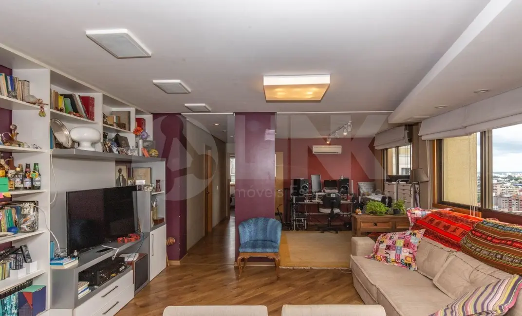 Foto 2 de Apartamento com 3 quartos à venda, 87m2 em Passo da Areia, Porto Alegre - RS