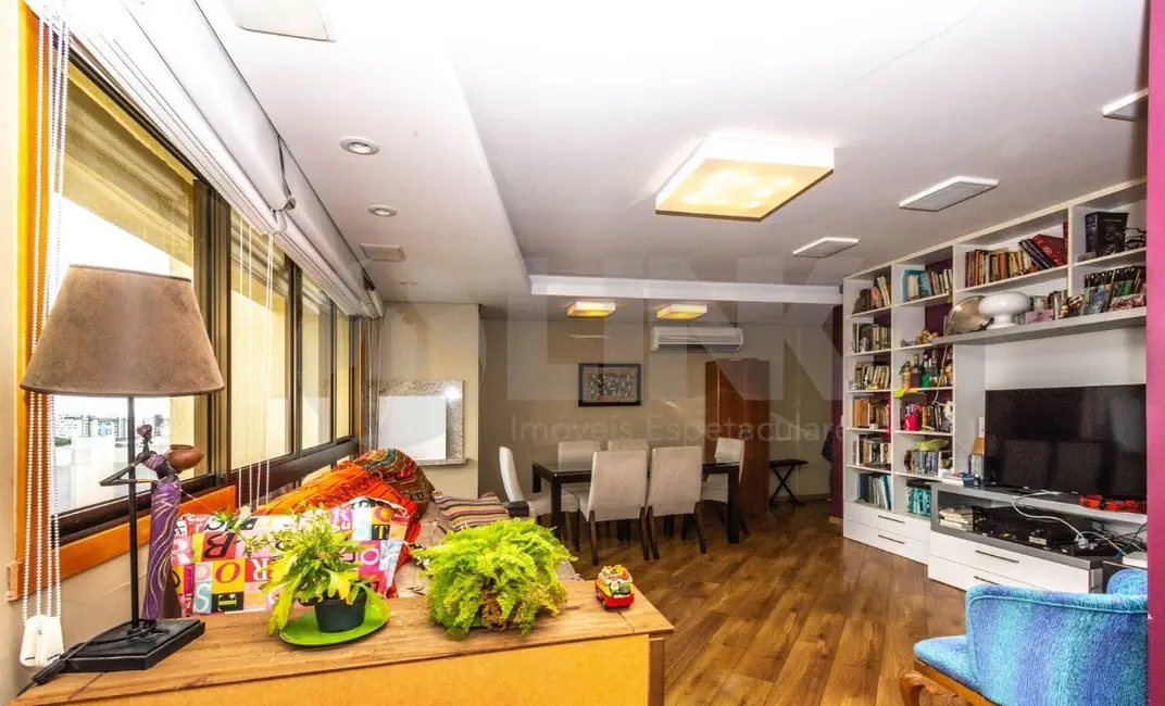 Apartamento com 3 quartos à venda, 87m2 em Passo da Areia, Porto Alegre - RS - imagem 3 Foto 3 de Apartamento com 3 quartos à venda, 87m2 em Passo da Areia, Porto Alegre - RS