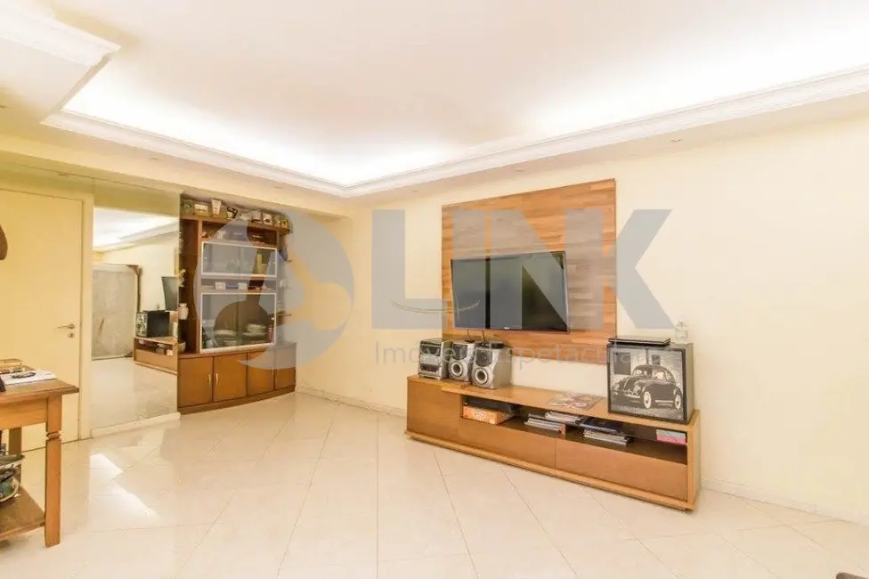 Apartamento com 3 quartos à venda, 110m2 em Auxiliadora, Porto Alegre - RS - imagem 4 Foto 4 de Apartamento com 3 quartos à venda, 110m2 em Auxiliadora, Porto Alegre - RS