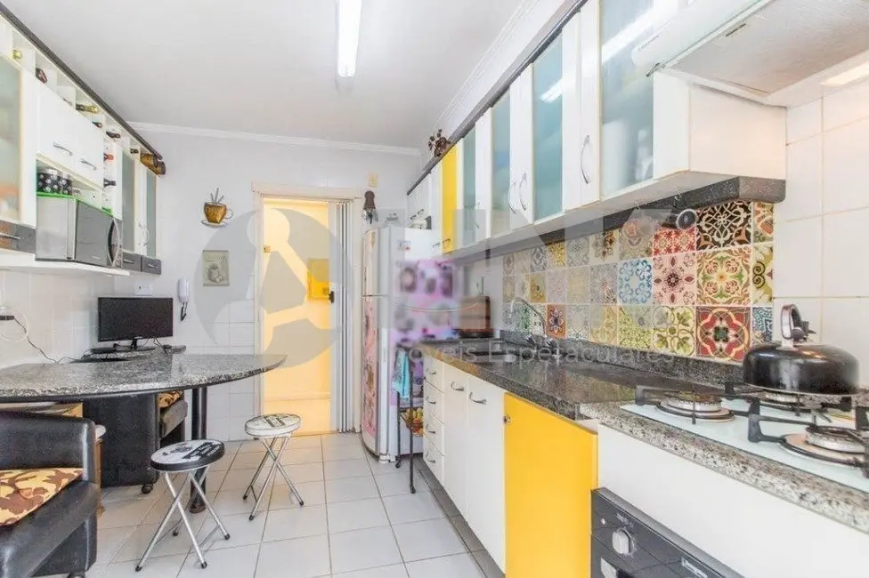 Apartamento com 3 quartos à venda, 110m2 em Auxiliadora, Porto Alegre - RS - imagem 5 Foto 5 de Apartamento com 3 quartos à venda, 110m2 em Auxiliadora, Porto Alegre - RS