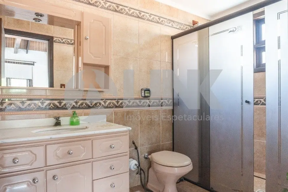 Casa com 5 quartos à venda, 297m2 em Chácara das Pedras, Porto Alegre - RS - imagem 5 Foto 5 de Casa com 5 quartos à venda, 297m2 em Chácara das Pedras, Porto Alegre - RS