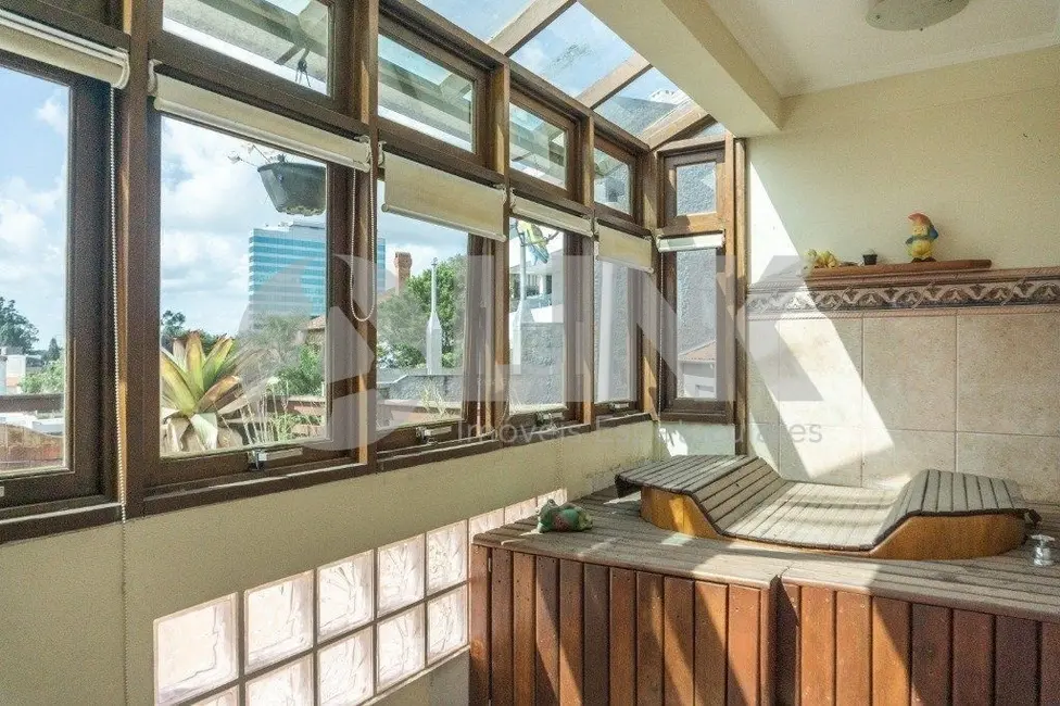 Casa com 5 quartos à venda, 297m2 em Chácara das Pedras, Porto Alegre - RS - imagem 8 Foto 8 de Casa com 5 quartos à venda, 297m2 em Chácara das Pedras, Porto Alegre - RS