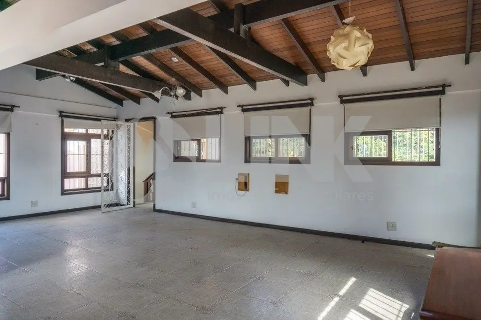 Casa com 5 quartos à venda, 297m2 em Chácara das Pedras, Porto Alegre - RS - imagem 3 Foto 3 de Casa com 5 quartos à venda, 297m2 em Chácara das Pedras, Porto Alegre - RS
