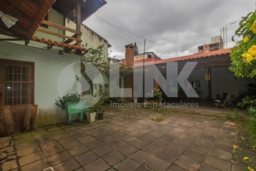 Casa com 4 quartos à venda, 250m2 em Passo da Areia, Porto Alegre - RS - imagem 6 Foto 6 de Casa com 4 quartos à venda, 250m2 em Passo da Areia, Porto Alegre - RS