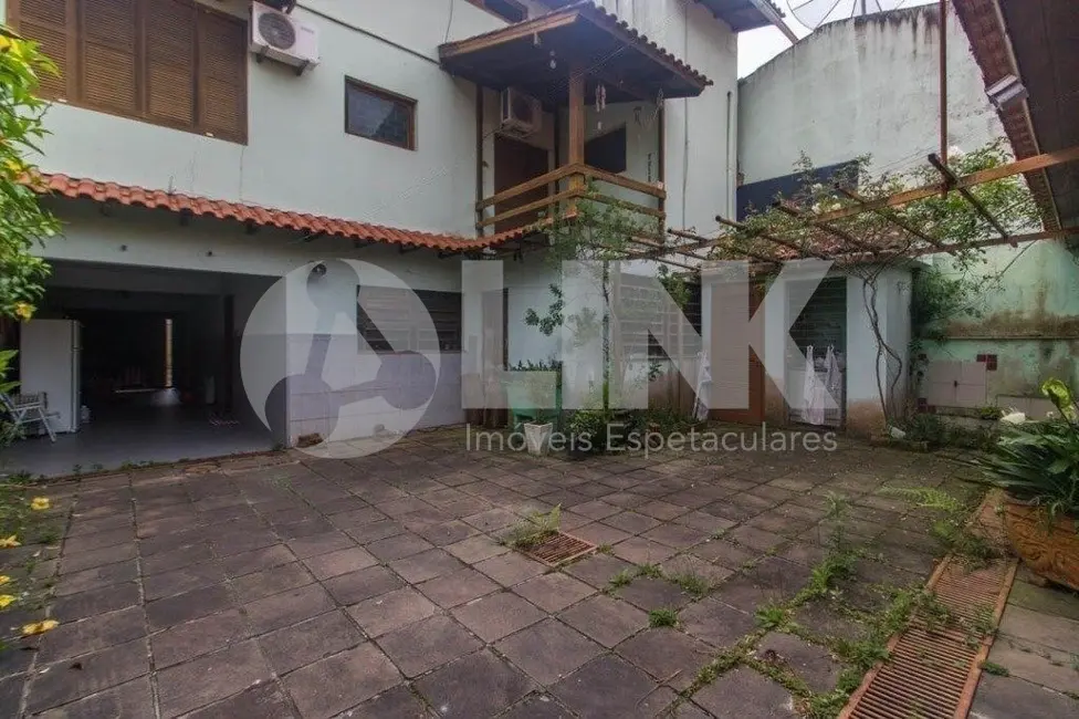 Casa com 4 quartos à venda, 250m2 em Passo da Areia, Porto Alegre - RS - imagem 3 Foto 3 de Casa com 4 quartos à venda, 250m2 em Passo da Areia, Porto Alegre - RS