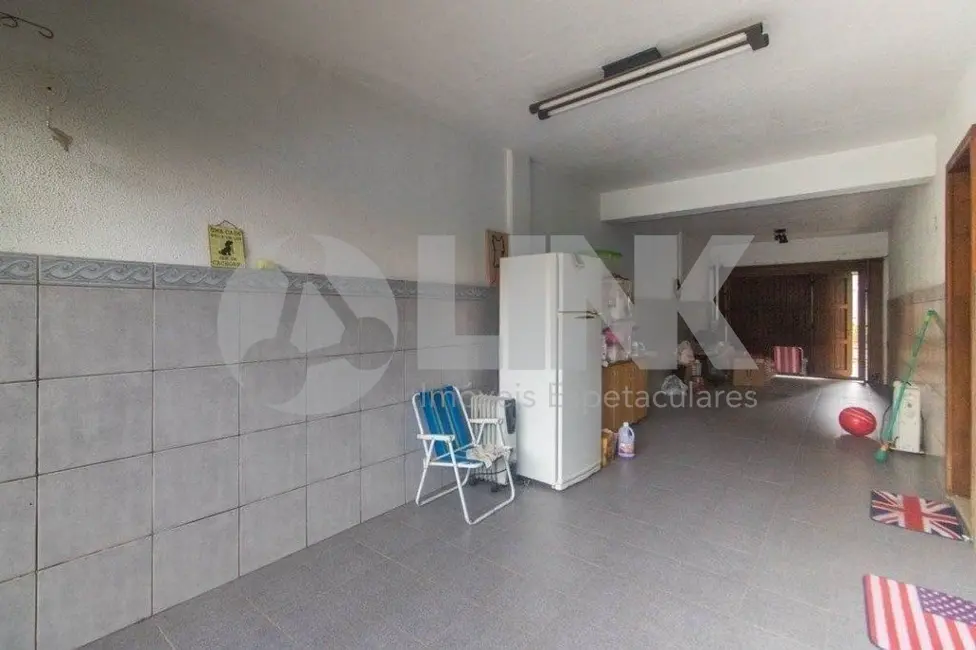 Casa com 4 quartos à venda, 250m2 em Passo da Areia, Porto Alegre - RS - imagem 4 Foto 4 de Casa com 4 quartos à venda, 250m2 em Passo da Areia, Porto Alegre - RS