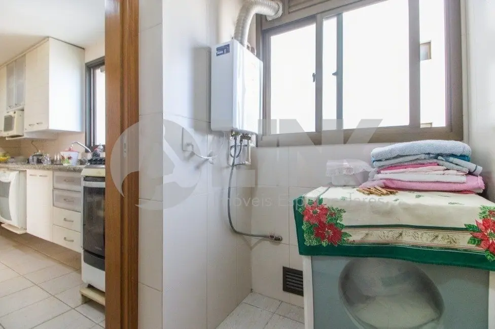 Apartamento com 3 quartos à venda, 103m2 em Petrópolis, Porto Alegre - RS - imagem 9 Foto 9 de Apartamento com 3 quartos à venda, 103m2 em Petrópolis, Porto Alegre - RS