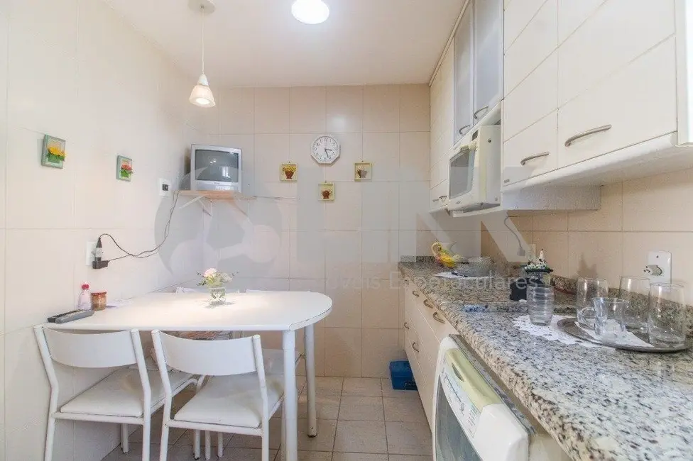 Apartamento com 3 quartos à venda, 103m2 em Petrópolis, Porto Alegre - RS - imagem 8 Foto 8 de Apartamento com 3 quartos à venda, 103m2 em Petrópolis, Porto Alegre - RS