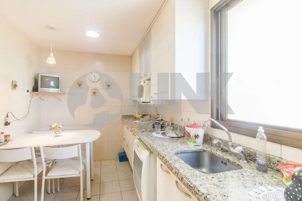 Apartamento com 3 quartos à venda, 103m2 em Petrópolis, Porto Alegre - RS - imagem 6 Foto 6 de Apartamento com 3 quartos à venda, 103m2 em Petrópolis, Porto Alegre - RS