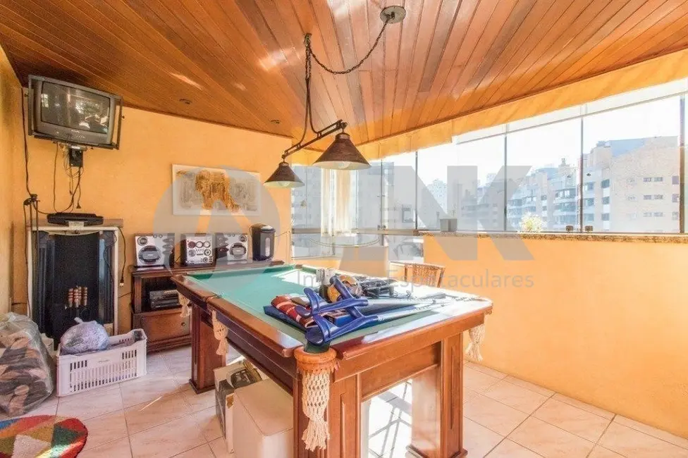 Apartamento com 4 quartos à venda, 200m2 em Bela Vista, Porto Alegre - RS - imagem 8 Foto 8 de Apartamento com 4 quartos à venda, 200m2 em Bela Vista, Porto Alegre - RS