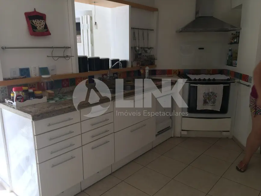 Casa com 6 quartos à venda, 480m2 em Passo da Areia, Porto Alegre - RS - imagem 7 Foto 7 de Casa com 6 quartos à venda, 480m2 em Passo da Areia, Porto Alegre - RS