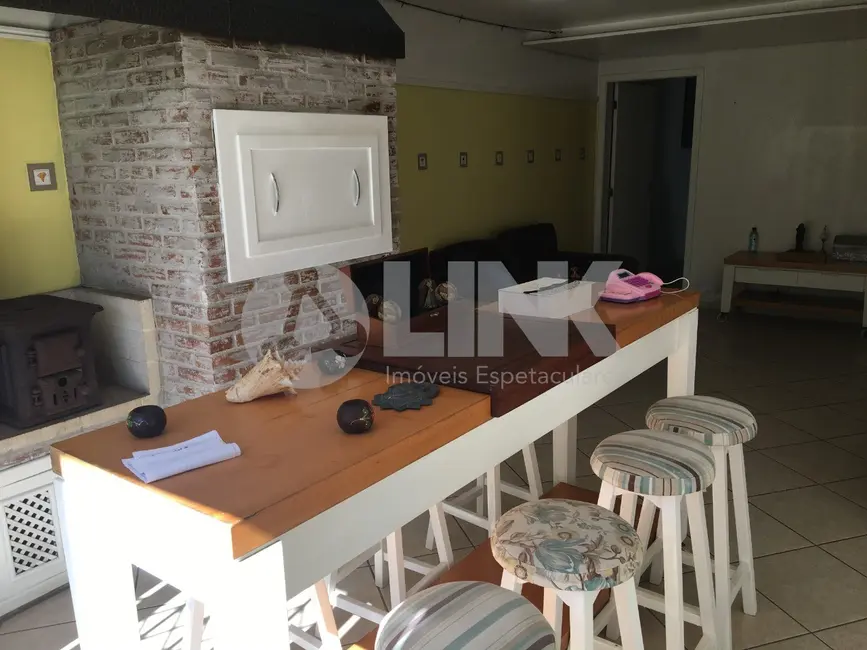 Casa com 6 quartos à venda, 480m2 em Passo da Areia, Porto Alegre - RS - imagem 4 Foto 4 de Casa com 6 quartos à venda, 480m2 em Passo da Areia, Porto Alegre - RS