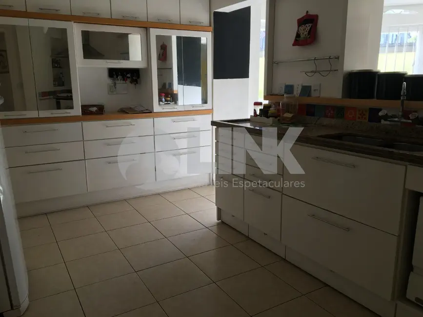 Casa com 6 quartos à venda, 480m2 em Passo da Areia, Porto Alegre - RS - imagem 8 Foto 8 de Casa com 6 quartos à venda, 480m2 em Passo da Areia, Porto Alegre - RS