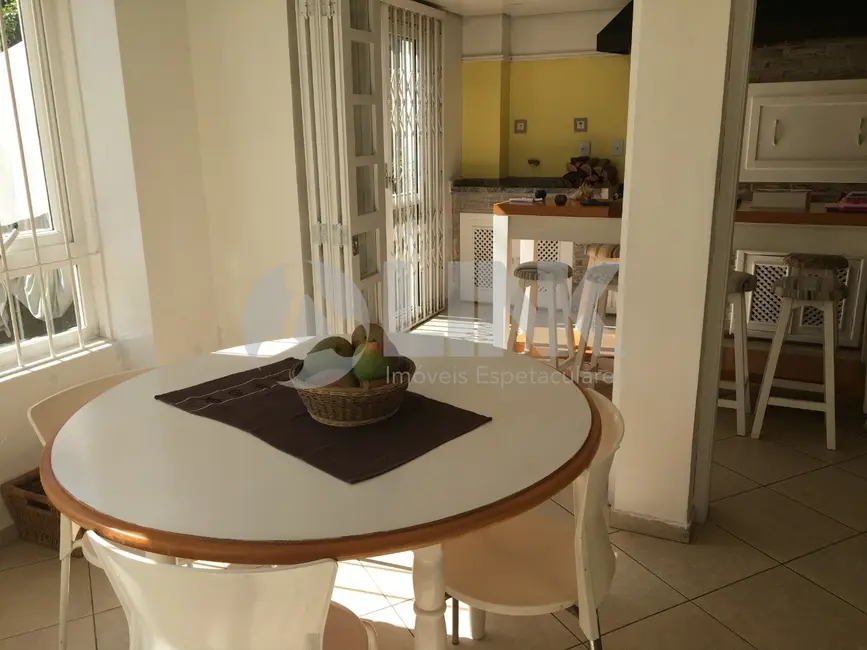 Casa com 6 quartos à venda, 480m2 em Passo da Areia, Porto Alegre - RS - imagem 6 Foto 6 de Casa com 6 quartos à venda, 480m2 em Passo da Areia, Porto Alegre - RS