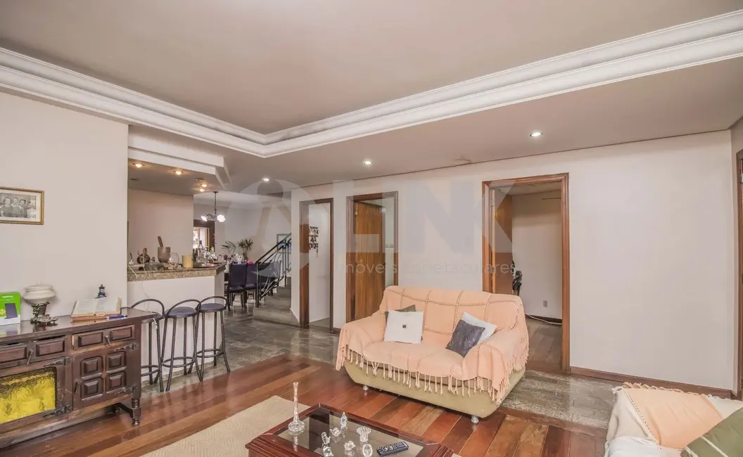 Casa com 4 quartos à venda, 340m2 em Vila Ipiranga, Porto Alegre - RS - imagem 3 Foto 3 de Casa com 4 quartos à venda, 340m2 em Vila Ipiranga, Porto Alegre - RS