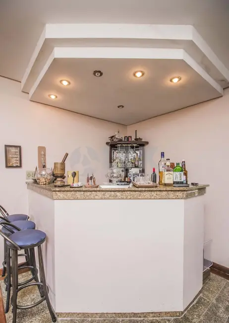 Casa com 4 quartos à venda, 340m2 em Vila Ipiranga, Porto Alegre - RS - imagem 4 Foto 4 de Casa com 4 quartos à venda, 340m2 em Vila Ipiranga, Porto Alegre - RS