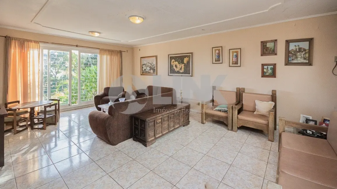 Foto 2 de Casa com 4 quartos à venda, 255m2 em Chácara das Pedras, Porto Alegre - RS