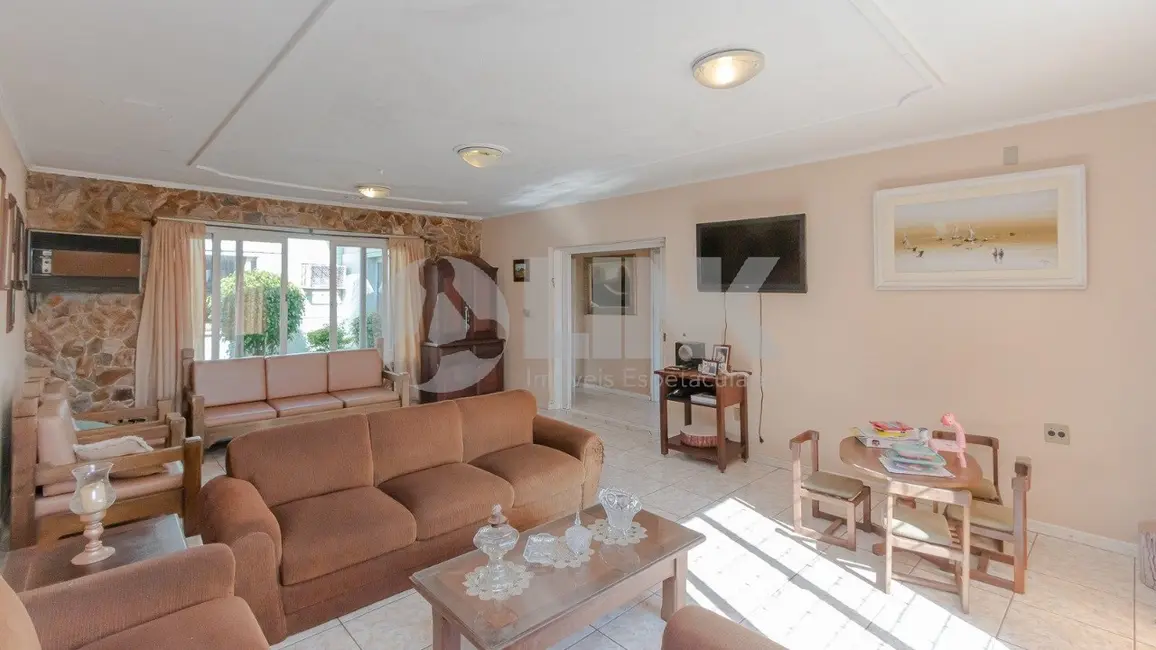 Casa com 4 quartos à venda, 255m2 em Chácara das Pedras, Porto Alegre - RS - imagem 4 Foto 4 de Casa com 4 quartos à venda, 255m2 em Chácara das Pedras, Porto Alegre - RS