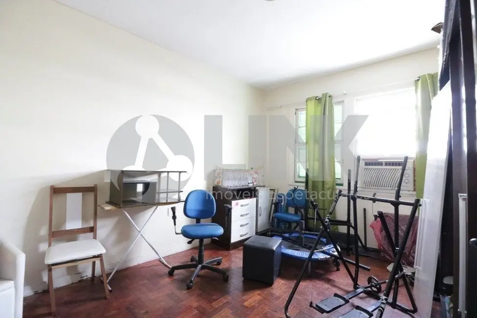 Apartamento com 4 quartos à venda, 126m2 em Centro Histórico, Porto Alegre - RS - imagem 8 Foto 8 de Apartamento com 4 quartos à venda, 126m2 em Centro Histórico, Porto Alegre - RS