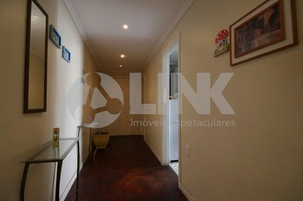 Apartamento com 4 quartos à venda, 126m2 em Centro Histórico, Porto Alegre - RS - imagem 4 Foto 4 de Apartamento com 4 quartos à venda, 126m2 em Centro Histórico, Porto Alegre - RS