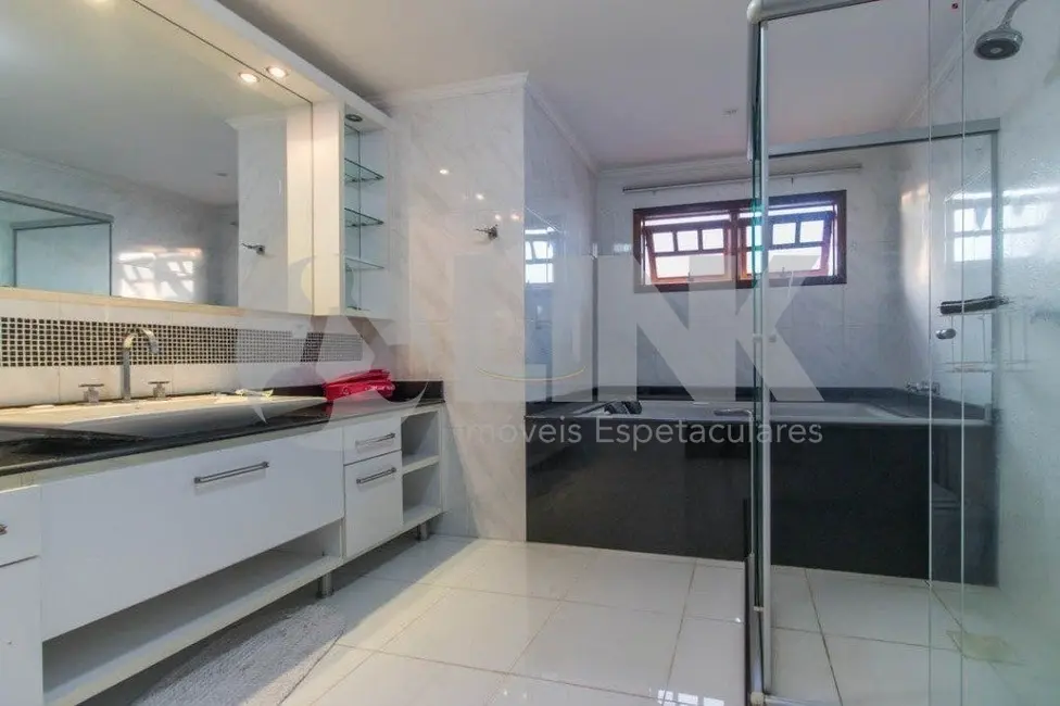 Casa com 4 quartos à venda, 499m2 em Vila Ipiranga, Porto Alegre - RS - imagem 9 Foto 9 de Casa com 4 quartos à venda, 499m2 em Vila Ipiranga, Porto Alegre - RS