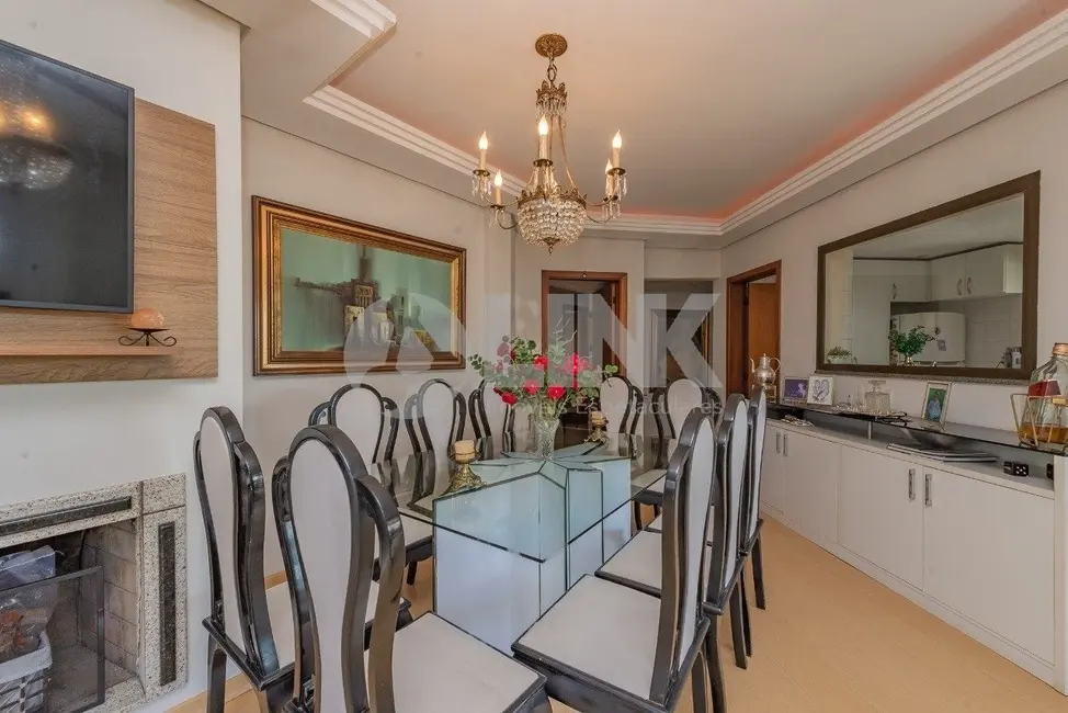 Apartamento com 3 quartos à venda, 107m2 em Rio Branco, Porto Alegre - RS - imagem 5 Foto 5 de Apartamento com 3 quartos à venda, 107m2 em Rio Branco, Porto Alegre - RS