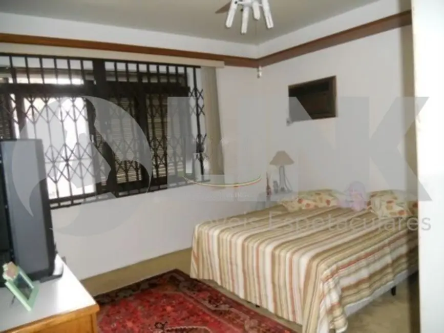 Casa com 4 quartos à venda, 318m2 em Três Figueiras, Porto Alegre - RS - imagem 6 Foto 6 de Casa com 4 quartos à venda, 318m2 em Três Figueiras, Porto Alegre - RS
