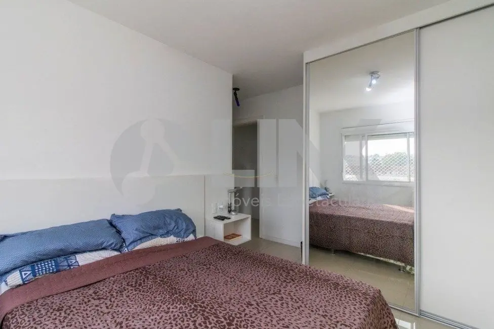 Foto 4 de Apartamento com 2 quartos à venda, 63m2 em Passo da Areia, Porto Alegre - RS