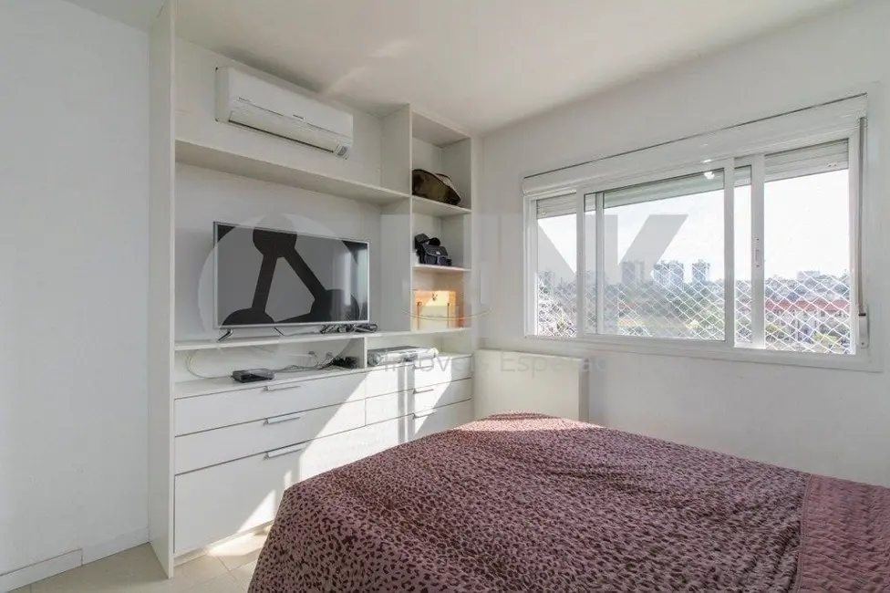 Foto 3 de Apartamento com 2 quartos à venda, 63m2 em Passo da Areia, Porto Alegre - RS