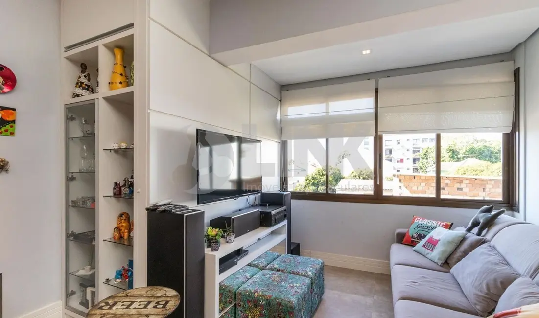 Foto 2 de Apartamento com 3 quartos à venda, 81m2 em Passo da Areia, Porto Alegre - RS