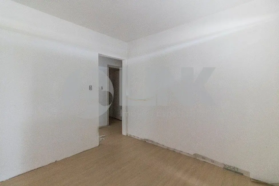 Apartamento com 3 quartos à venda, 74m2 em Passo da Areia, Porto Alegre - RS - imagem 4 Foto 4 de Apartamento com 3 quartos à venda, 74m2 em Passo da Areia, Porto Alegre - RS