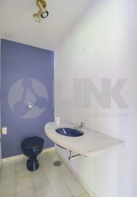 Apartamento com 3 quartos à venda, 133m2 em Moinhos de Vento, Porto Alegre - RS - imagem 8 Foto 8 de Apartamento com 3 quartos à venda, 133m2 em Moinhos de Vento, Porto Alegre - RS