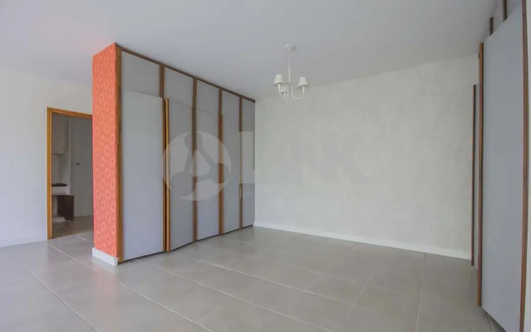 Apartamento com 3 quartos à venda, 133m2 em Moinhos de Vento, Porto Alegre - RS - imagem 3 Foto 3 de Apartamento com 3 quartos à venda, 133m2 em Moinhos de Vento, Porto Alegre - RS