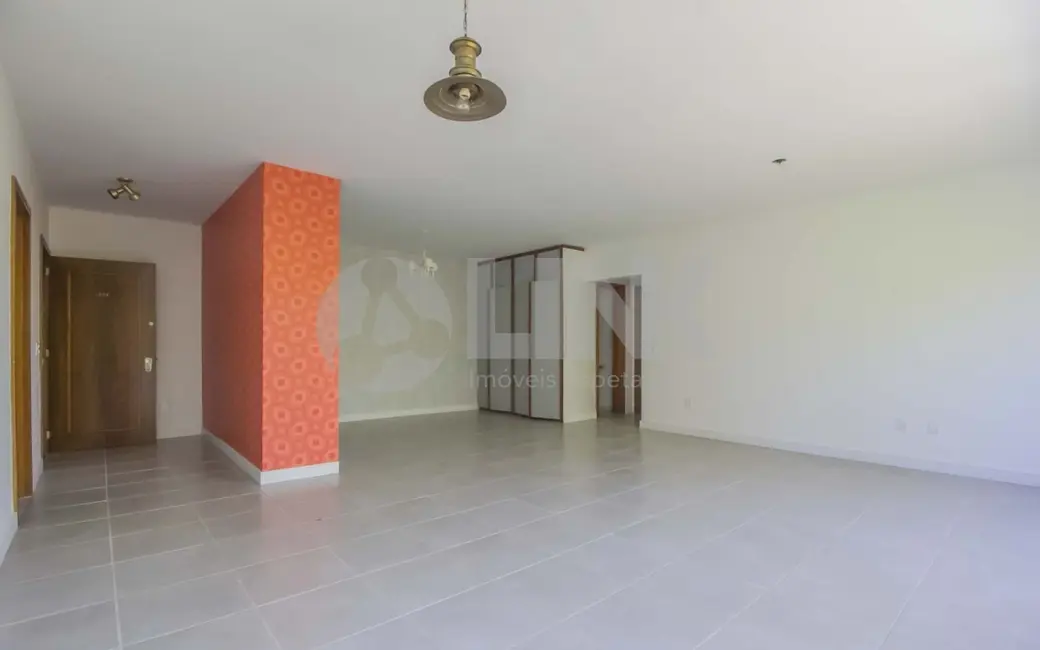 Apartamento com 3 quartos à venda, 133m2 em Moinhos de Vento, Porto Alegre - RS - imagem 4 Foto 4 de Apartamento com 3 quartos à venda, 133m2 em Moinhos de Vento, Porto Alegre - RS