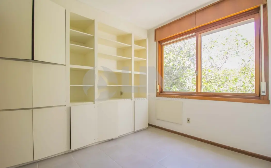 Apartamento com 3 quartos à venda, 133m2 em Moinhos de Vento, Porto Alegre - RS - imagem 6 Foto 6 de Apartamento com 3 quartos à venda, 133m2 em Moinhos de Vento, Porto Alegre - RS
