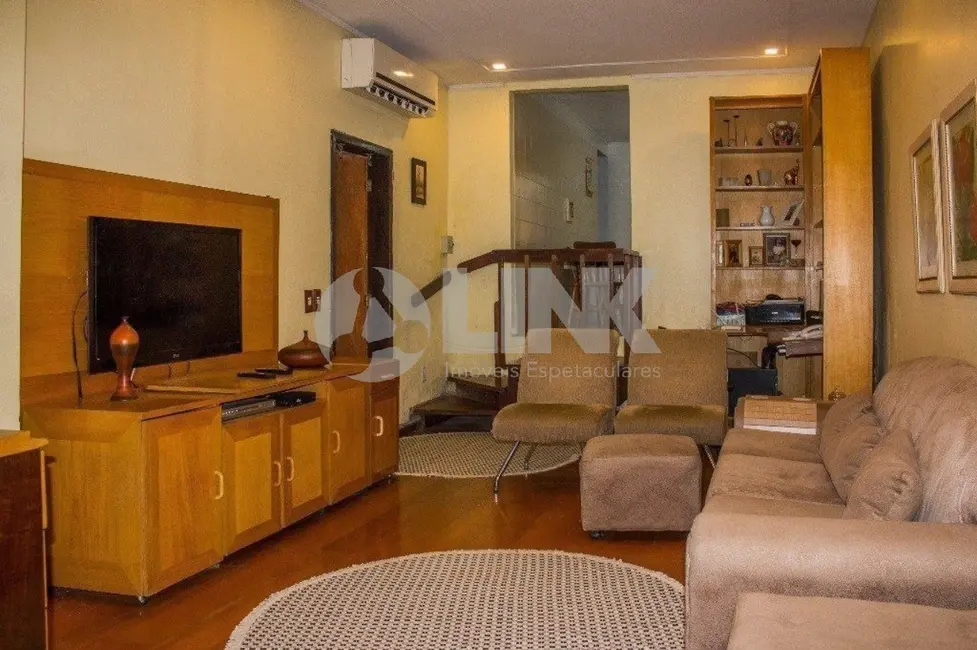 Casa com 3 quartos à venda, 140m2 em Passo da Areia, Porto Alegre - RS - imagem 4 Foto 4 de Casa com 3 quartos à venda, 140m2 em Passo da Areia, Porto Alegre - RS